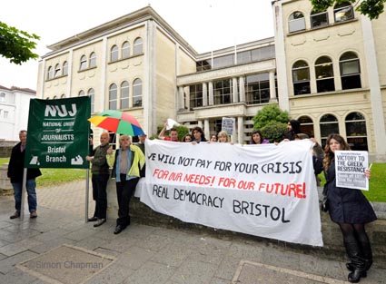 Bristol NUJ stands in solidarity with members of the Bristol Greek community supporting staff at Greek public service broadcaster ERT. (Photo ©Simon Chapman 2013)